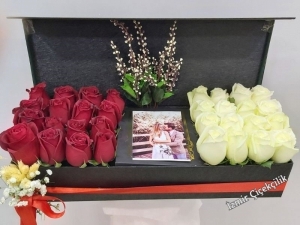 Romantik Kutuda Kırmızı Beyaz Güller